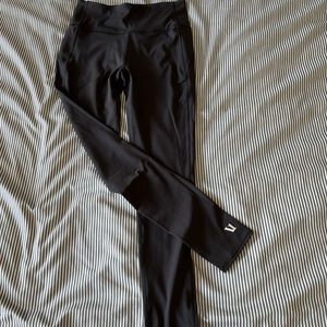 Vuori Pace High Rise Leggings in Black